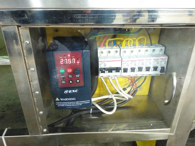 面皮機開關(guān)調(diào)節(jié)